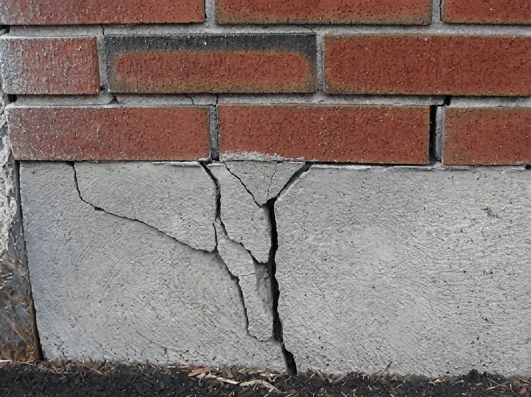 Concrete foundation with serious structural damage in Cedar Rapids, IA